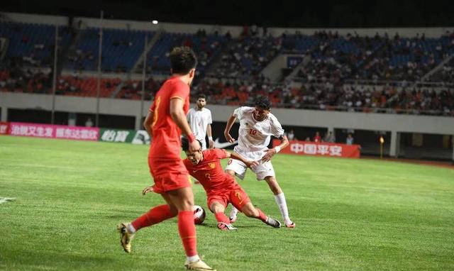 中国U19足球赛热血直播，青春梦想，启航时刻
