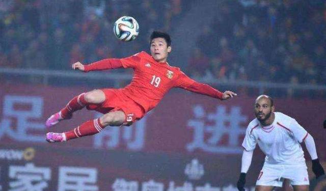 实况足球李慧芳直播风采，探寻其直播平台的足迹