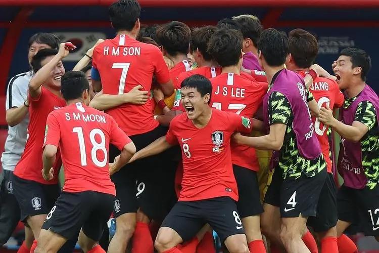 韩国足球直播盛宴，热血赛场瞬间引燃期待目光