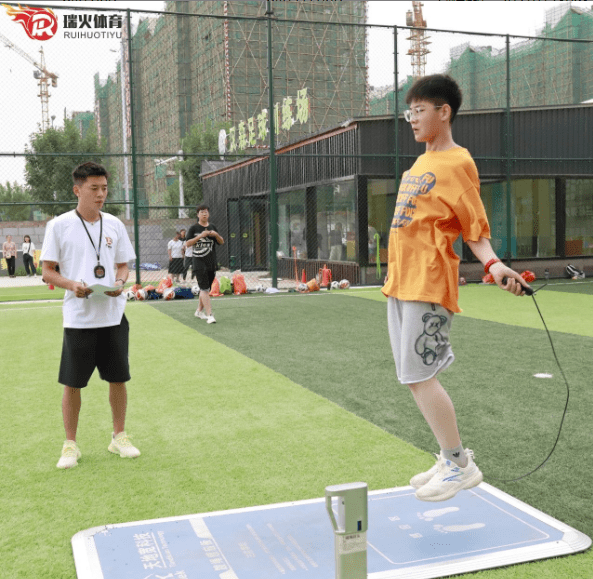 体育中考跳绳满分攻略图，掌握技巧，轻松跃动至巅峰