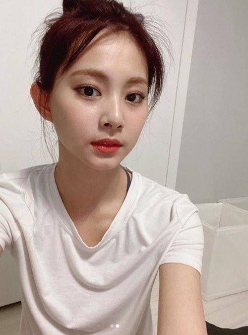 抖音直播见证中国队与韩国足球对决的激情时刻