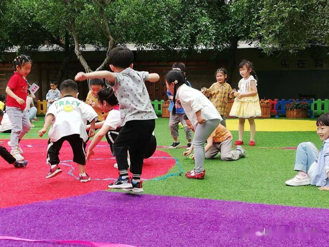 幼儿体育游戏中动作特点的多维解读