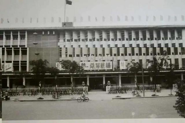 Title: The Chaoshan Stadium: A Glimpse into its Grandeur