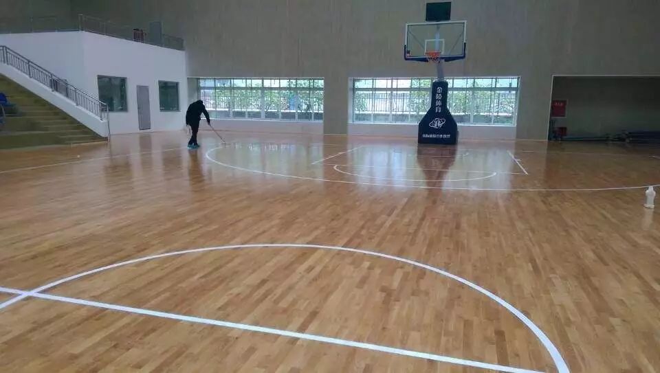 体育木地板变化过程视频，从原材料到运动场所的蜕变之旅