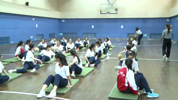 女生高中体育教学视频，引领健康、力量与美的结合