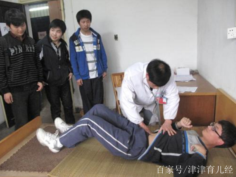 偷窥体育老师体检身体的背后故事
