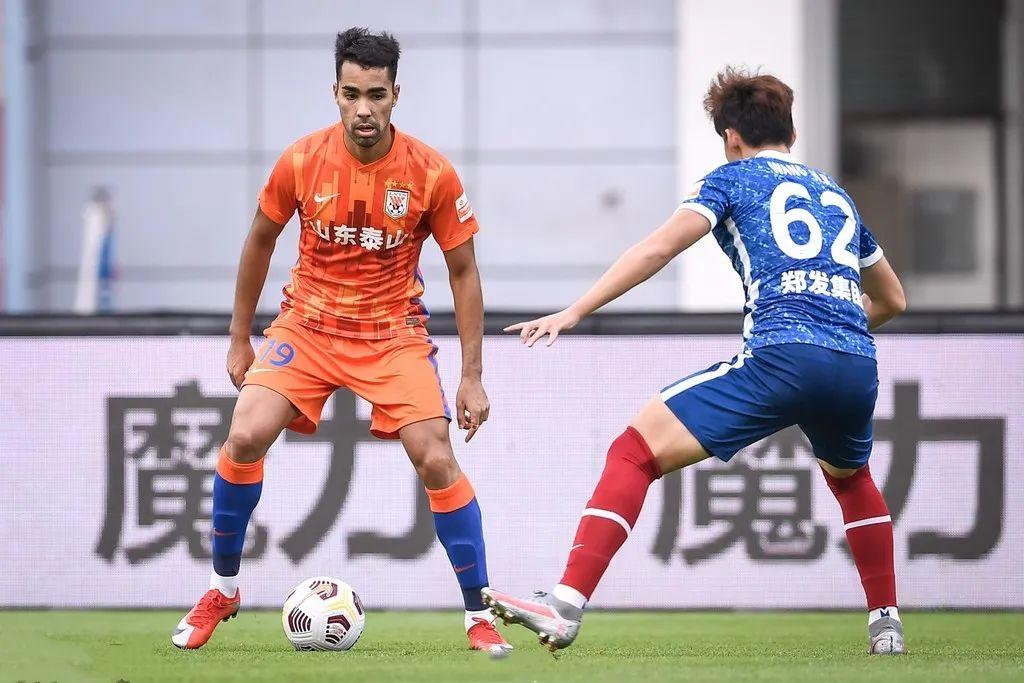 五星足球中超直播主持的魅力与风采展现