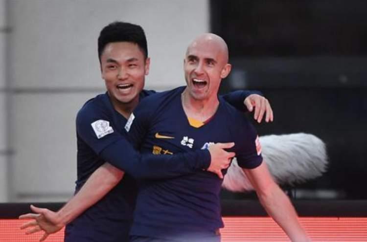 中超直播，上港与江苏足球的激烈对决