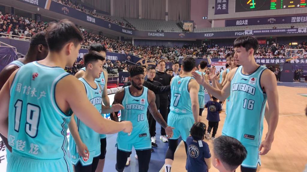 浙江啦啦队热血晒舞，常规赛收官之战，激情与舞蹈的碰撞🏀