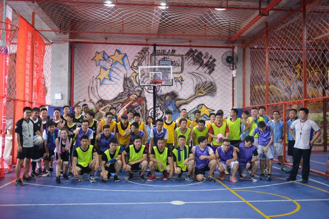 浙江啦啦队热血晒舞，常规赛收官之战，激情与舞蹈的碰撞🏀