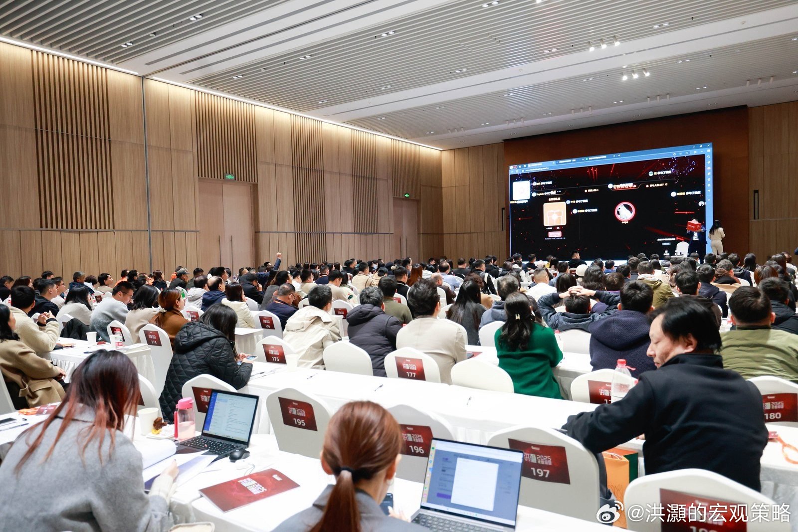 文化与思想的盛宴，中场对话分享会首场圆满落幕，杭州新华书店成为焦点