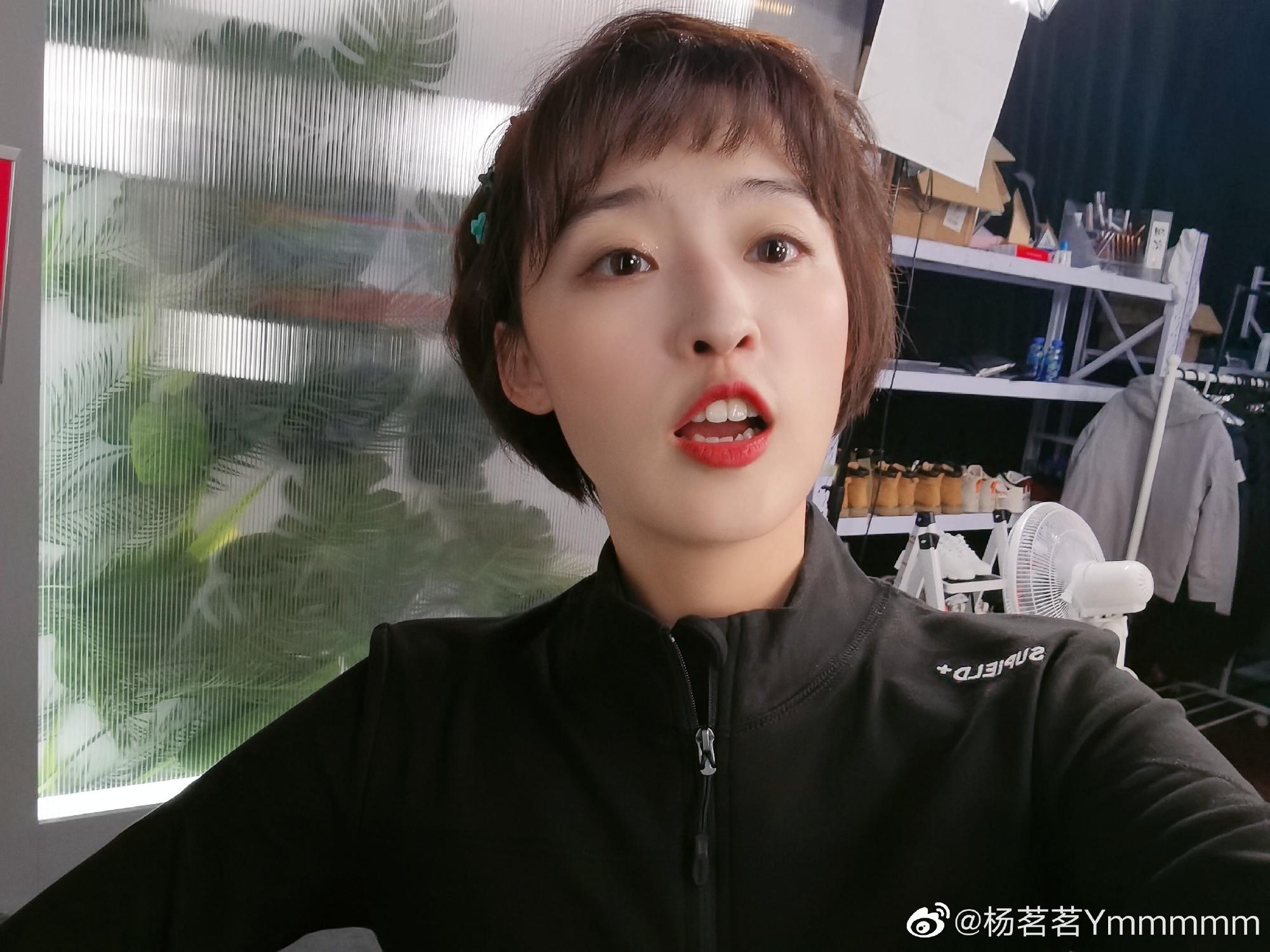 天下足球直播网杨茗茗，一位引领足球直播热潮的媒体新星