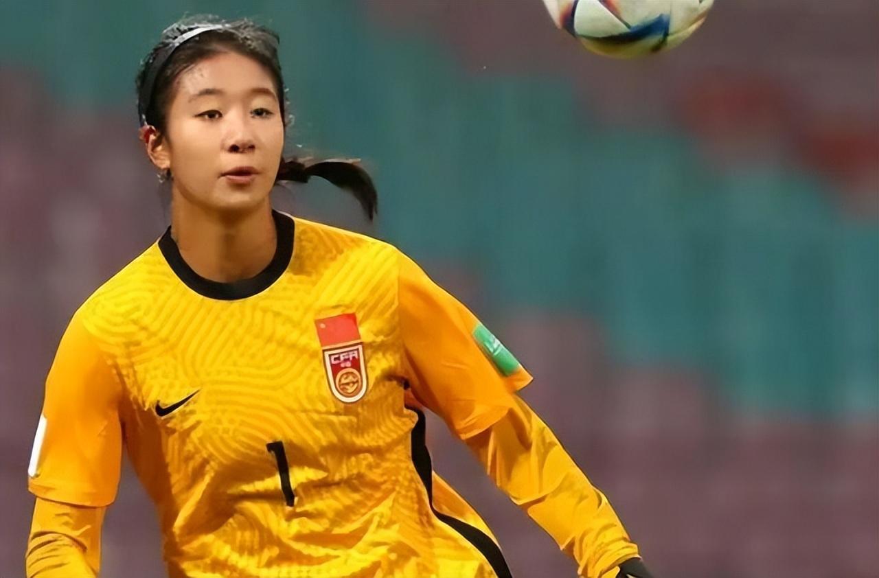 U17足球锦标赛直播，热血青春，激情四溢