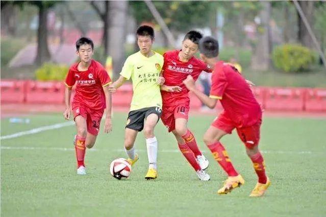听足球直播解说——揭秘幕后英雄