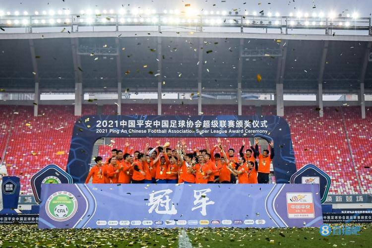 足球报，更迭中的海港需新鲜血液，蒯纪闻、李新翔将迎来机遇