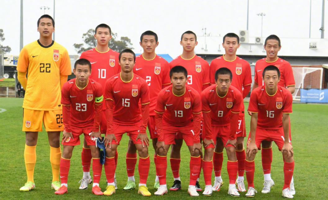 足球报，国足未来五年内实力难以迅速提升，年轻球员短期爆发不现实——探究中国足球发展现状与挑战