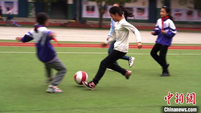 东里小学女子足球队直播，激情与梦想的展现
