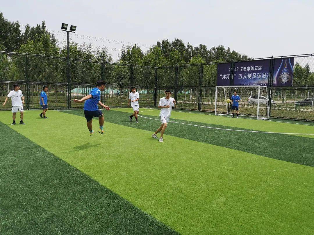 辛集中学足球赛直播，热血青春，场上决战时刻