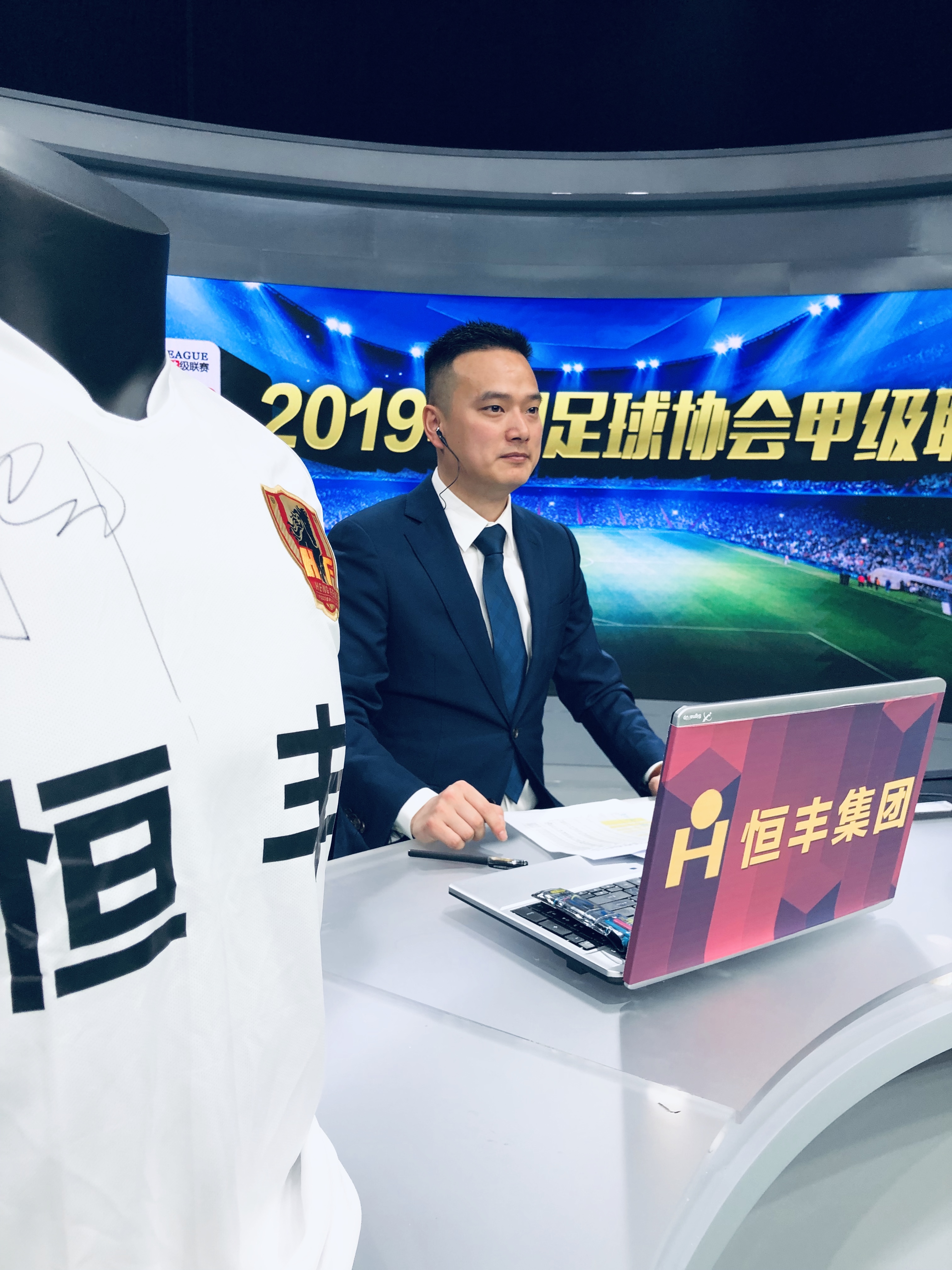 足球解说员袁甲直播回放，激情与专业的再现