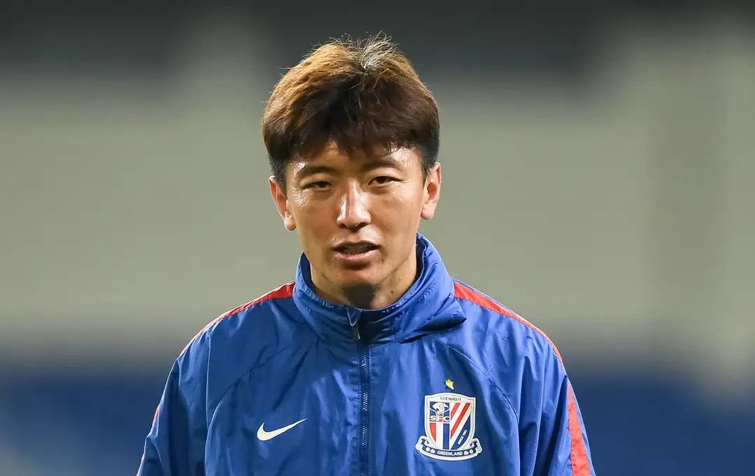陈晋一缺席，于汉超缺席申花合练，朱辰杰重返首发，球队现状与挑战解析