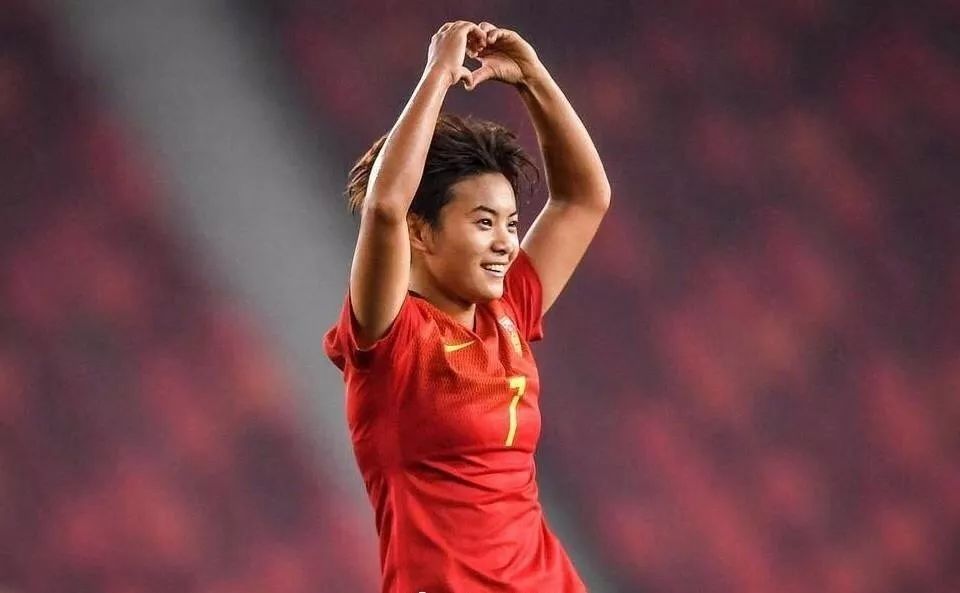 女足国脚吴海燕的舞蹈时光与队友欢乐时光记录