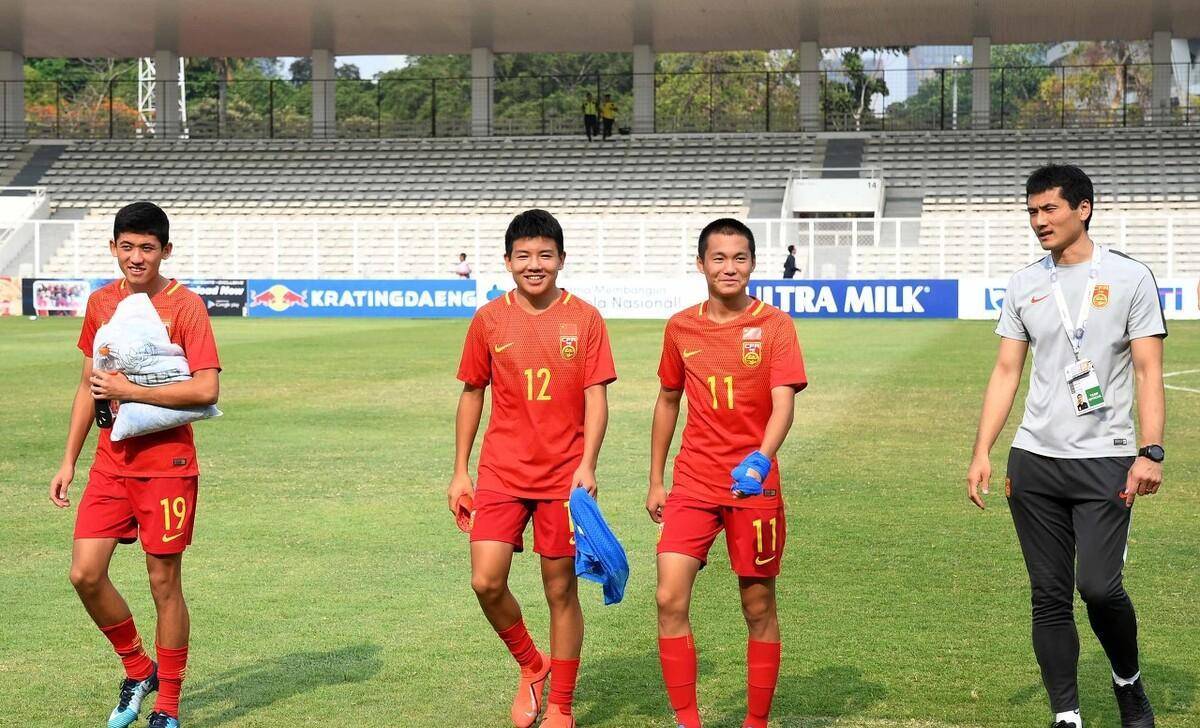 U16国少热身赛精彩对决，战胜狼堡混编队，谢晋等三人闪耀全场