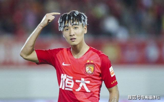 梗太多了！SPEED今日重庆行，球迷独特cos韦世豪赠送惊喜果篮