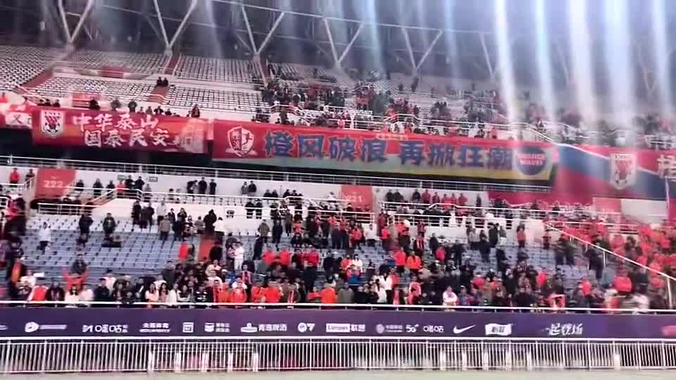 泰山主场失利，两场丢六球，球迷高喊下课——深度剖析背后原因