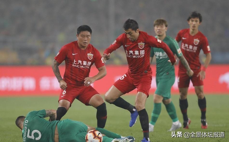 越位在先，进球无效——李圣龙门前空位推射破门遭遇判罚