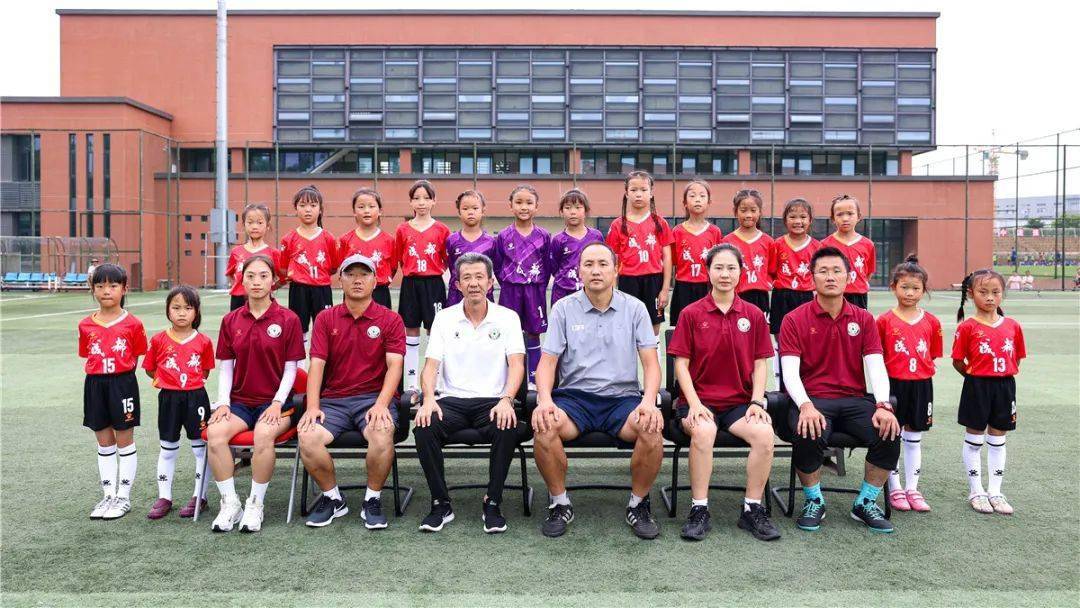 女足国脚朱钰、霍悦欣与欧懿垚走进重庆马坊小学，共筑梦想传递公益力量——足球梦想之旅