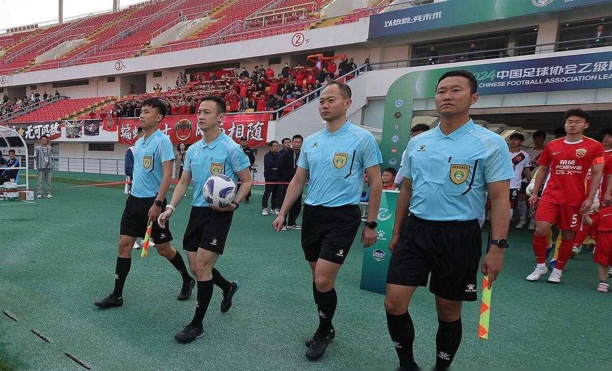 中足联对贵州筑城竞技助教陈隆辱骂助理裁判事件作出严厉处罚，禁赛五场并罚款人民币二十五万元