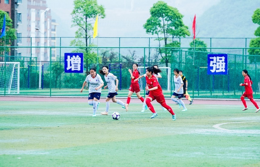 贵州省大学生直播足球盛宴，青春热血，激情燃烧的岁月