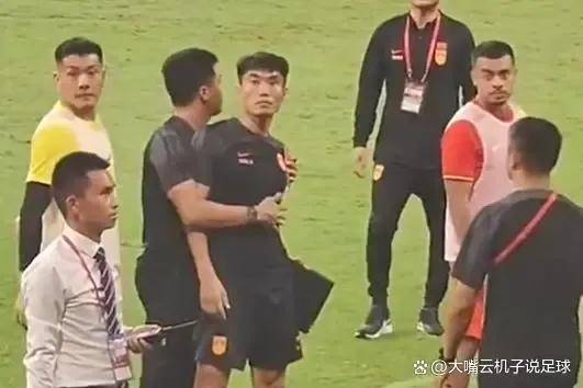 足球国家队骂人现场直播，探究背后的原因与应对之道
