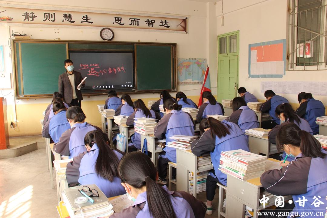 萃英中学足球比赛直播，激情与青春的完美碰撞