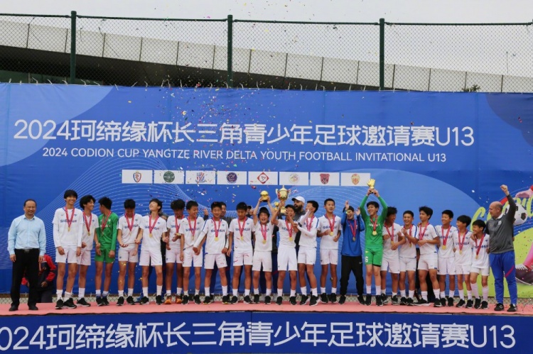 东方中学足球比赛直播，热血青春，激情四溢