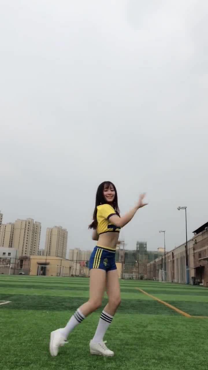 小丽踢足球抖音直播，运动之美与数字时代的完美交融
