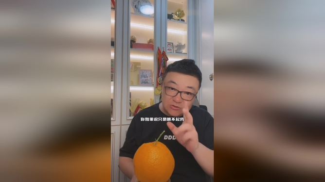 足球直播中的璀璨明星——董璐