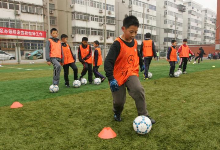 炼油厂小学足球赛直播，激情与梦想的碰撞