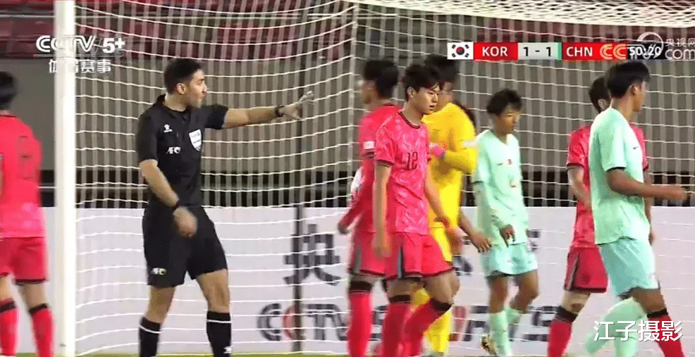 U17亚洲杯国少两战失四球，门将依合散的表现引人深思