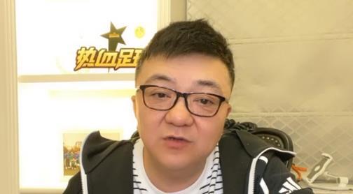 足球直播强哥，乡音与激情的交织