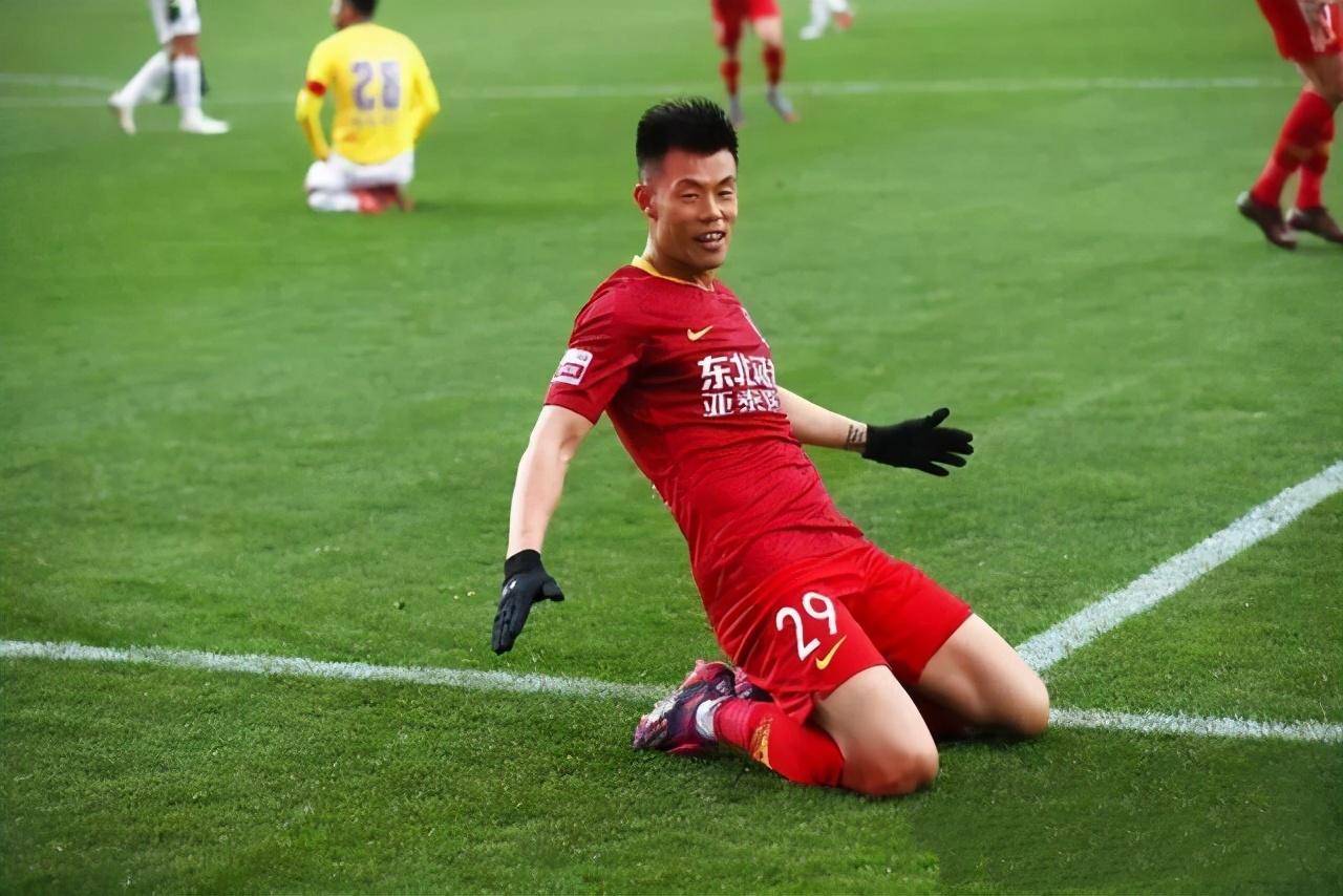 杨超声，断腿之痛未能磨灭的足球梦想
