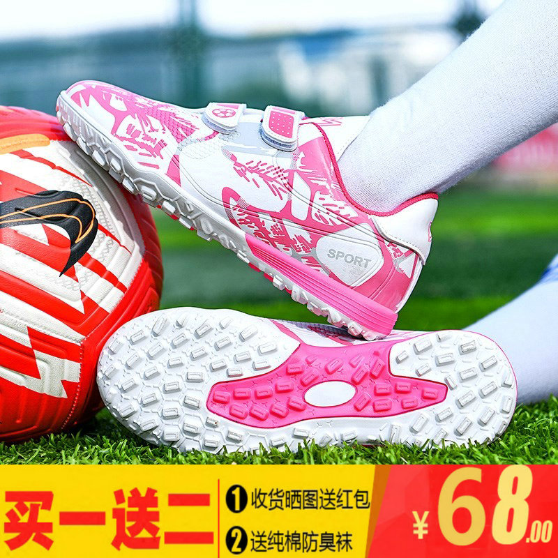 足球鞋专卖店直播意外揭示，女童足球热潮正兴起