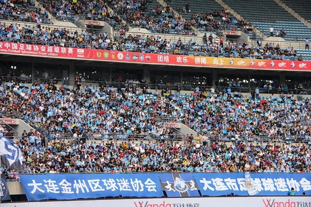 大连英博主场迎战河南队，球票开票倒计时与上层看台的独特安排