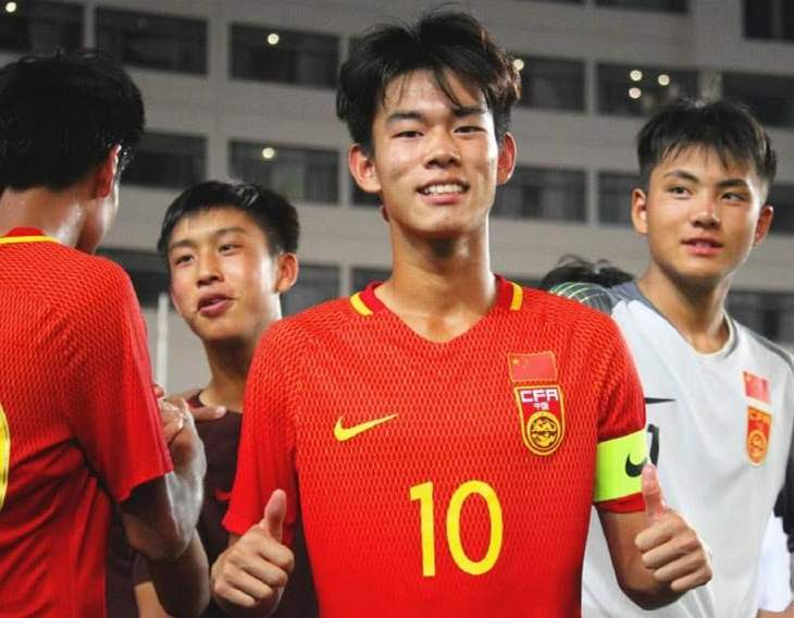 踢好中超再留洋，信任王钰栋们的选择！