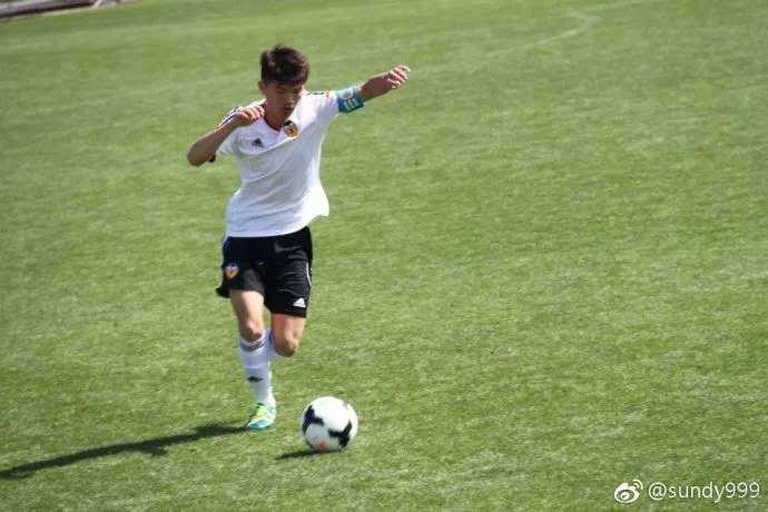 刘凯源在西班牙加泰U16联赛中的首发表现与进球纪录，辉煌一战！