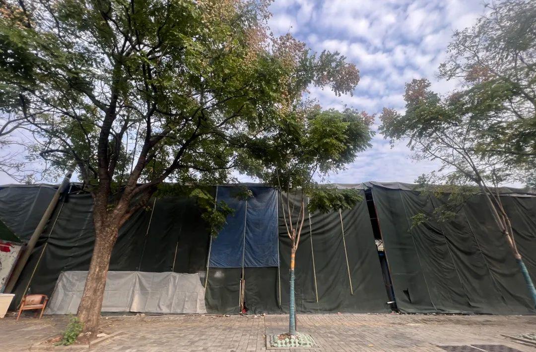 受大风影响！博主谈国安基地应对措施，篷房除框架剩下已全部拆掉