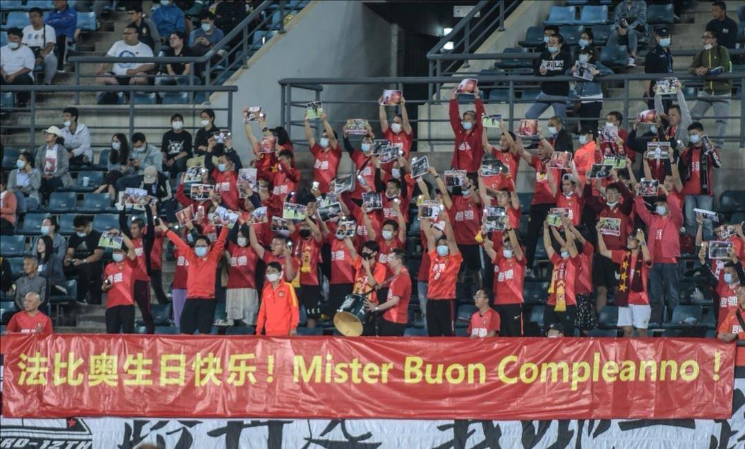 人气旺盛！今晚超过两万名球迷现场见证泰山与新鹏城之战