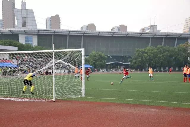 湖北大学足球联赛直播，热血青春，激情四溢