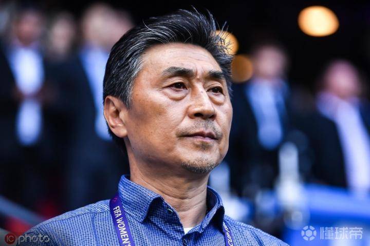 直播足球专家赵震，简介及图片下载指南全攻略