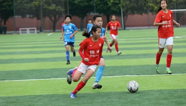 恒大足球全国锦标赛直播，热血赛事的现场沉浸式体验